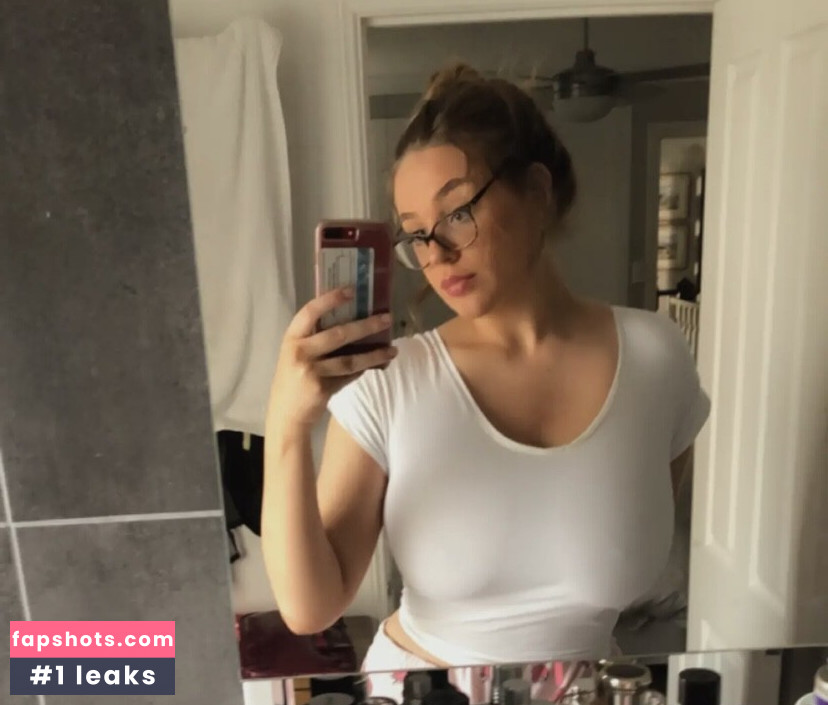 Alida Moya gallery photo #59