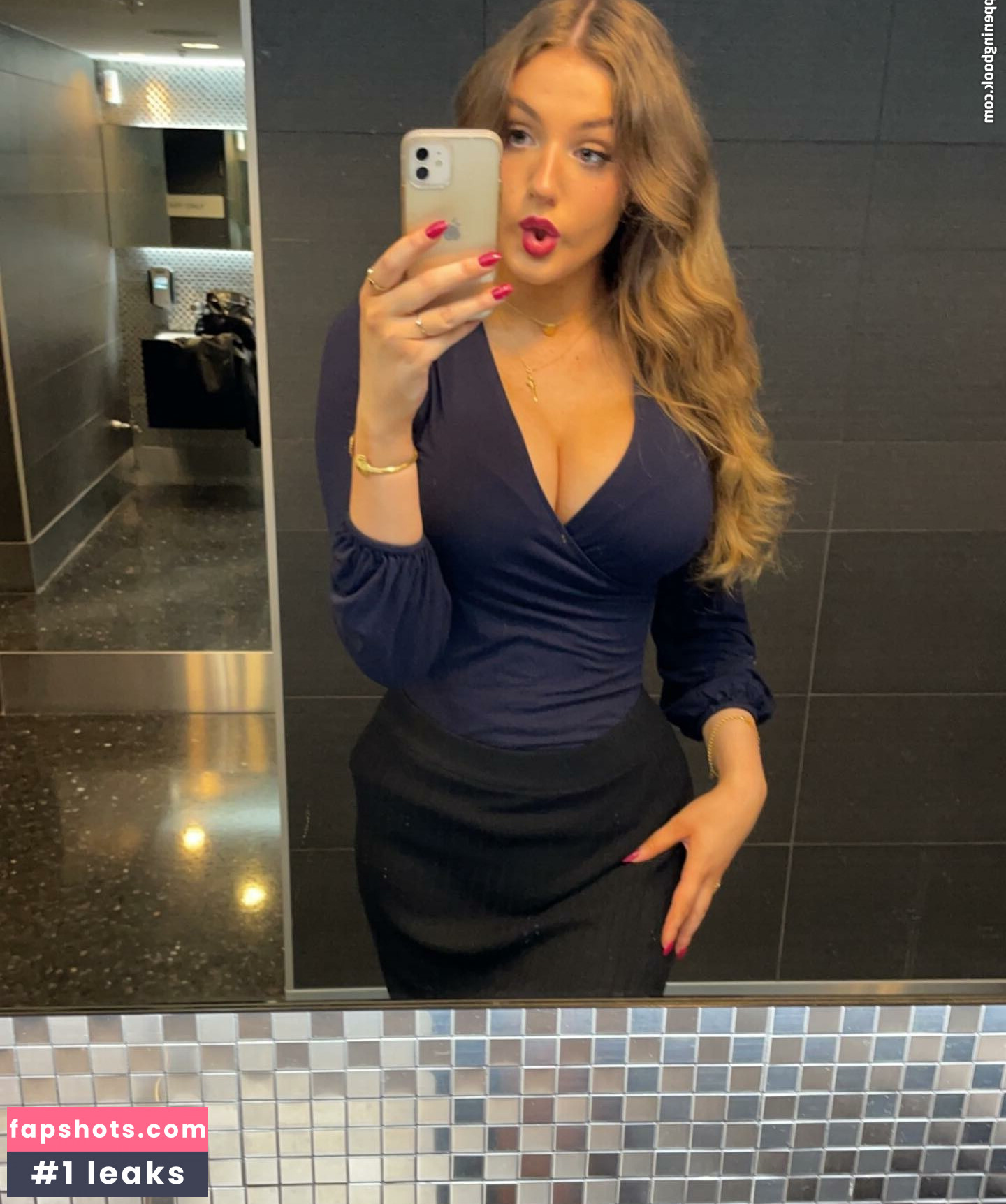 Alida Moya gallery photo #67