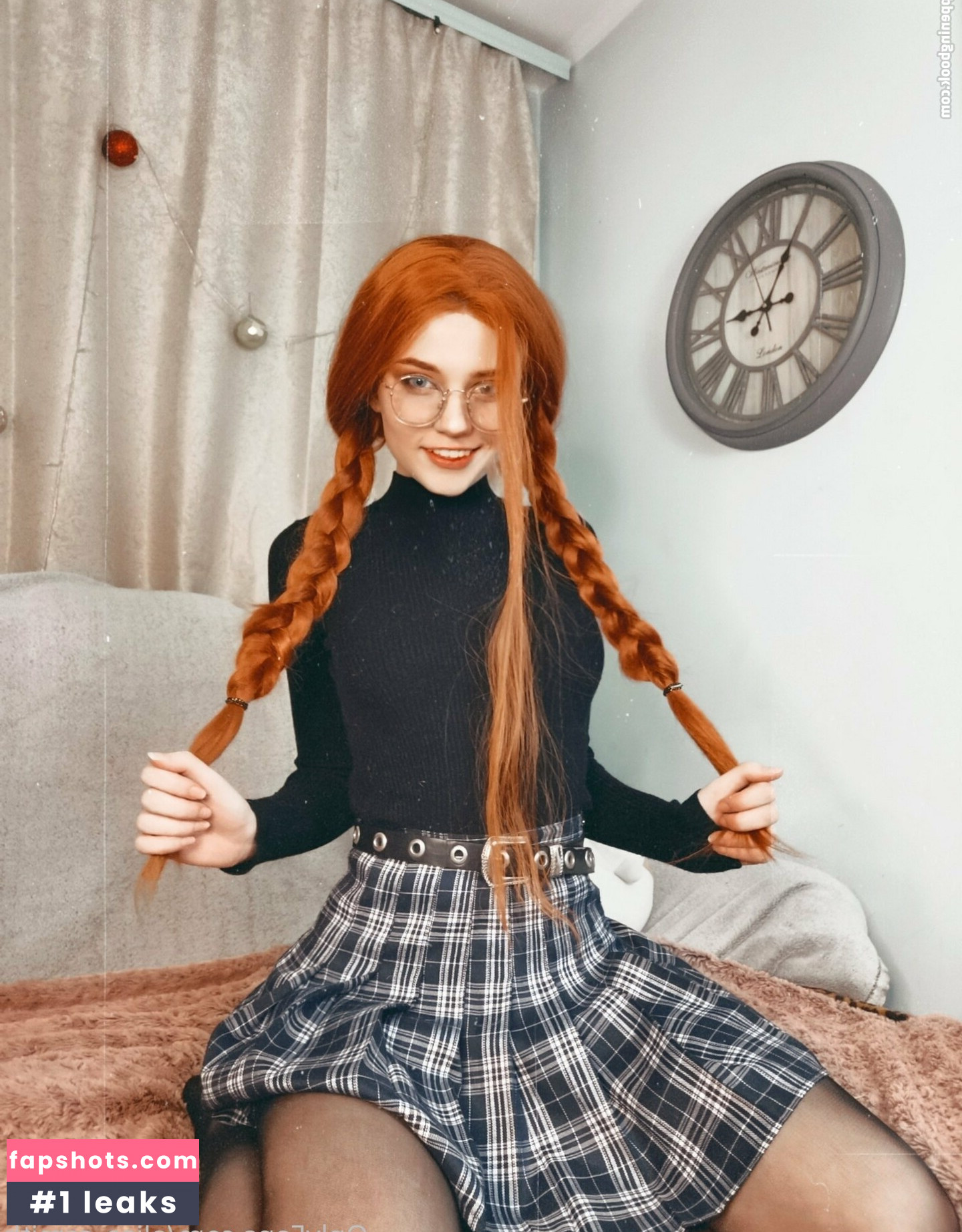 Alie Smith gallery photo #23