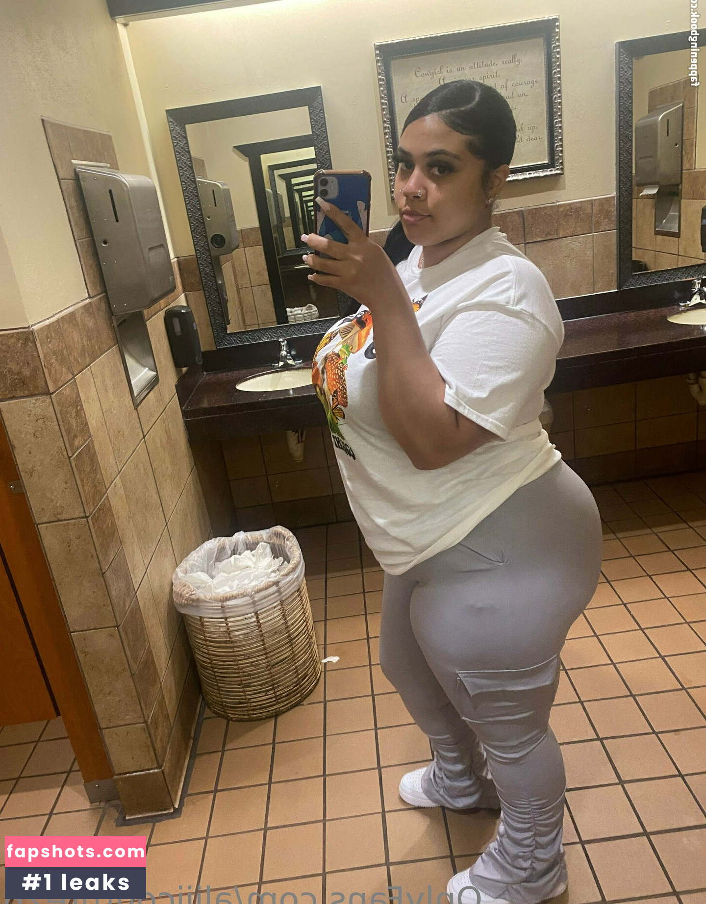 aliiicouture26 nude babe gallery