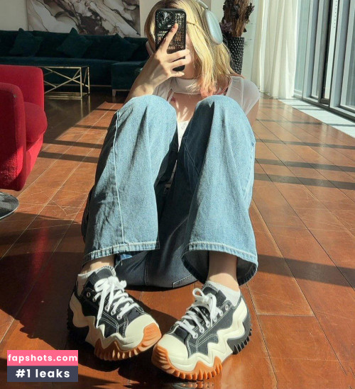 Alina Becker gallery photo #980