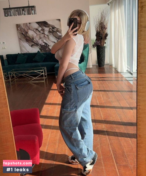 Alina Becker gallery photo #982