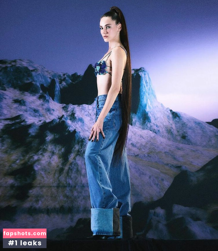 Alina Boz gallery photo #2