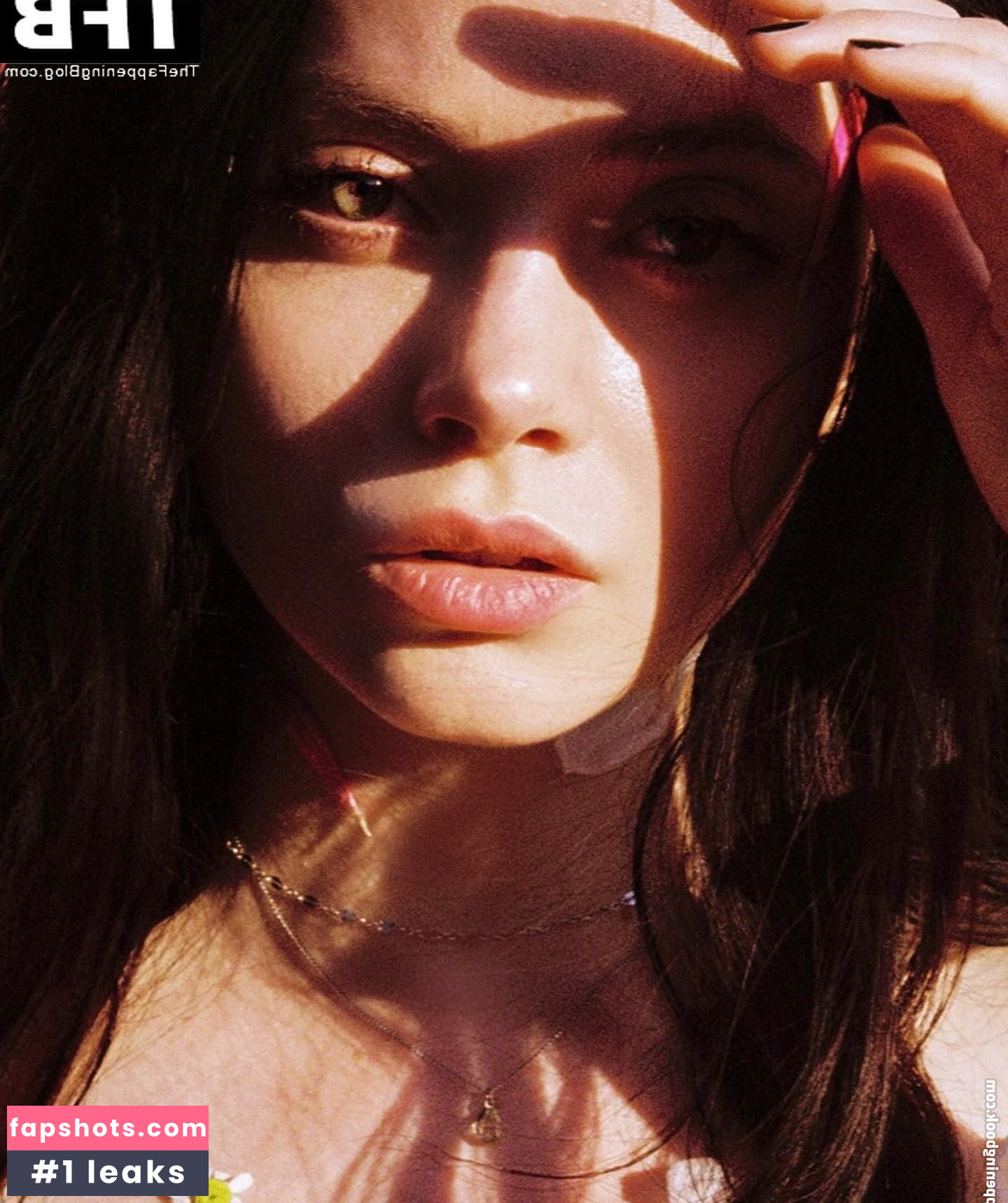 Alina Lee gallery photo #3