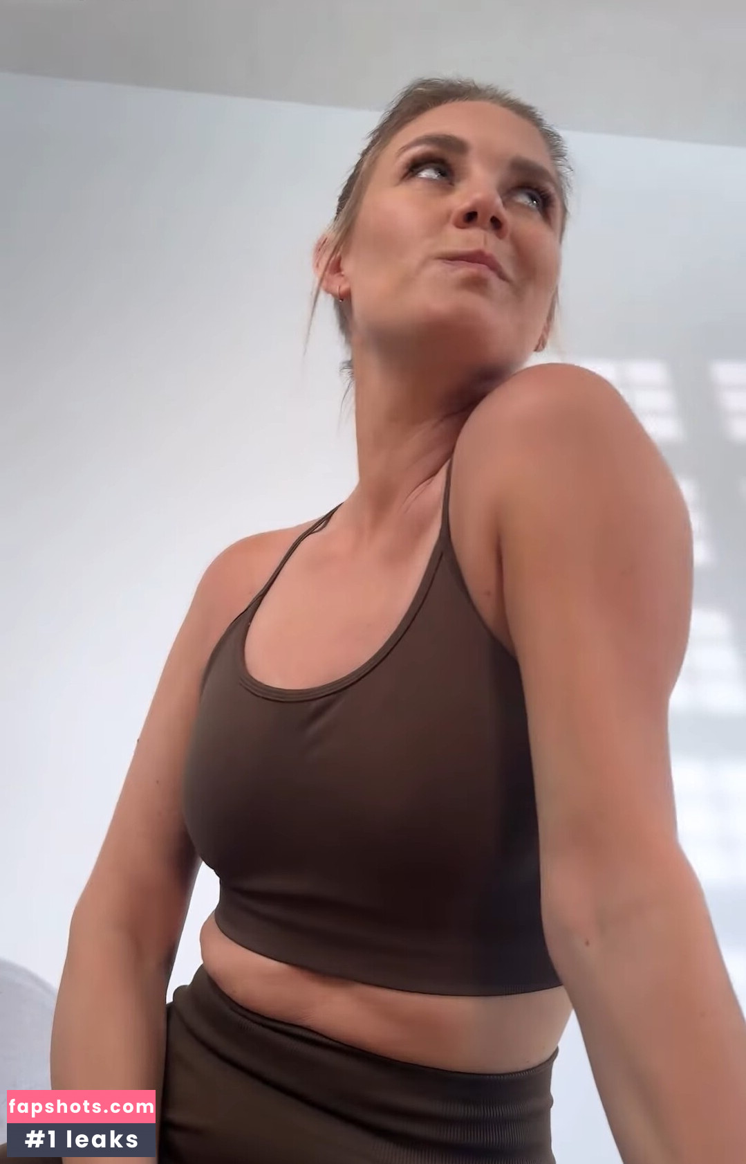 Alina Merkau gallery photo #2