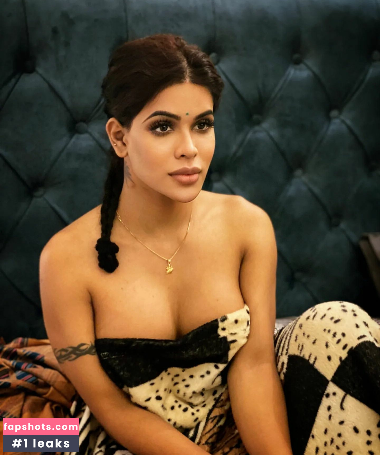 Alina Rai gallery photo #5