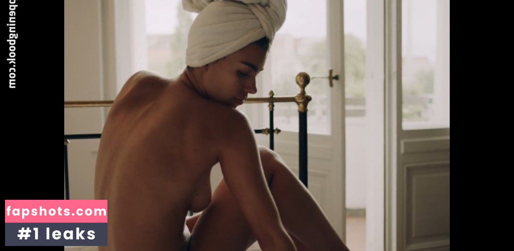 Alina Sueggeler gallery photo #11