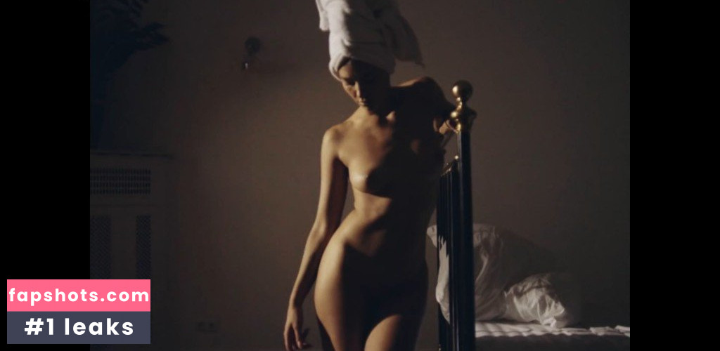 Alina Sueggeler gallery photo #10