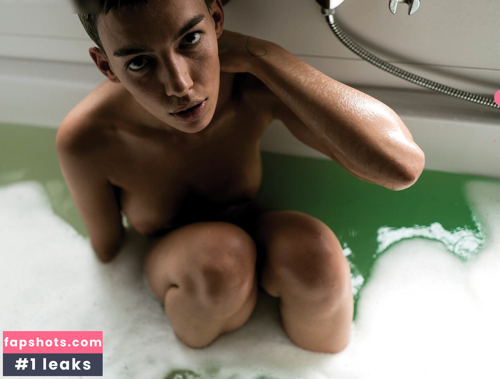 Alina Süggeler gallery photo #2