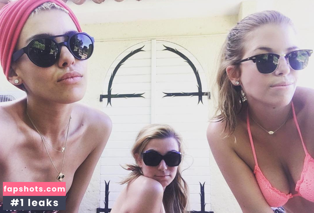 Alina Süggeler gallery photo #17