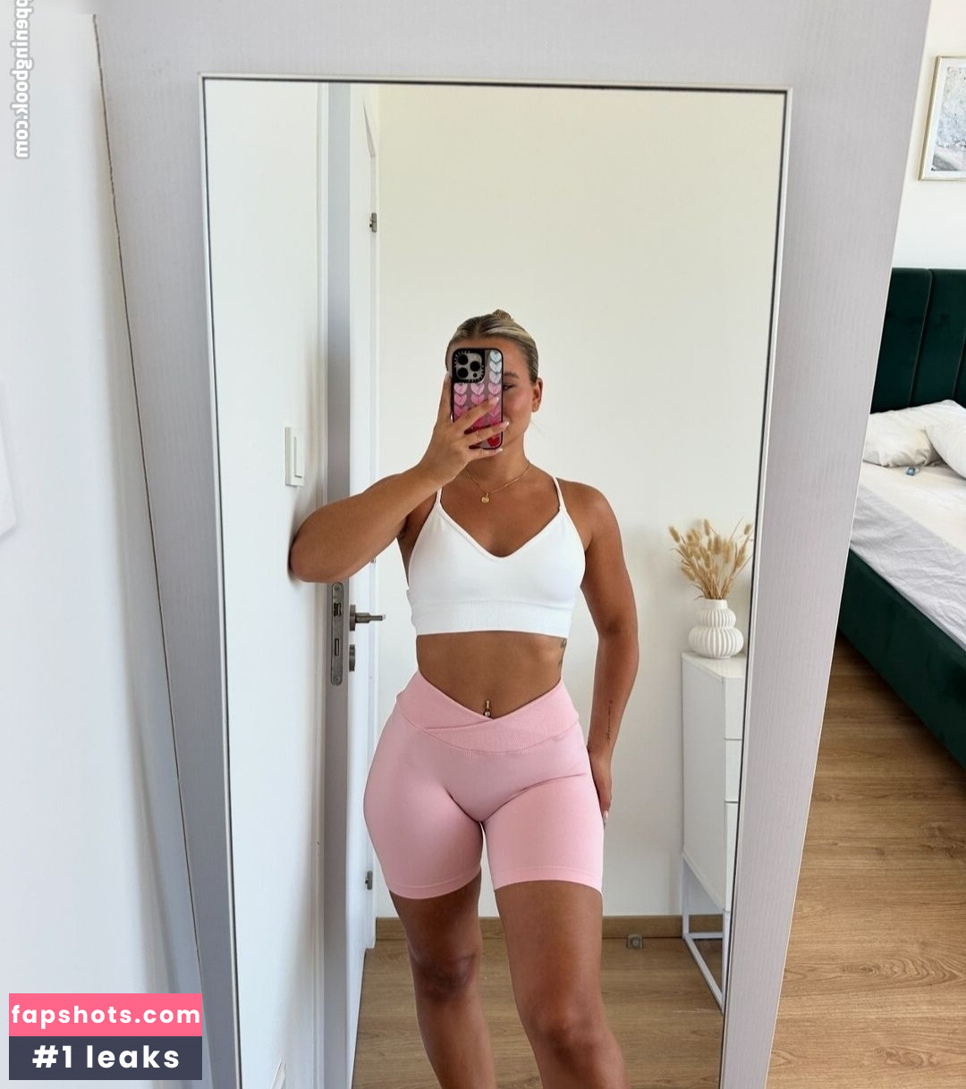 Alina Wachinger gallery photo #31