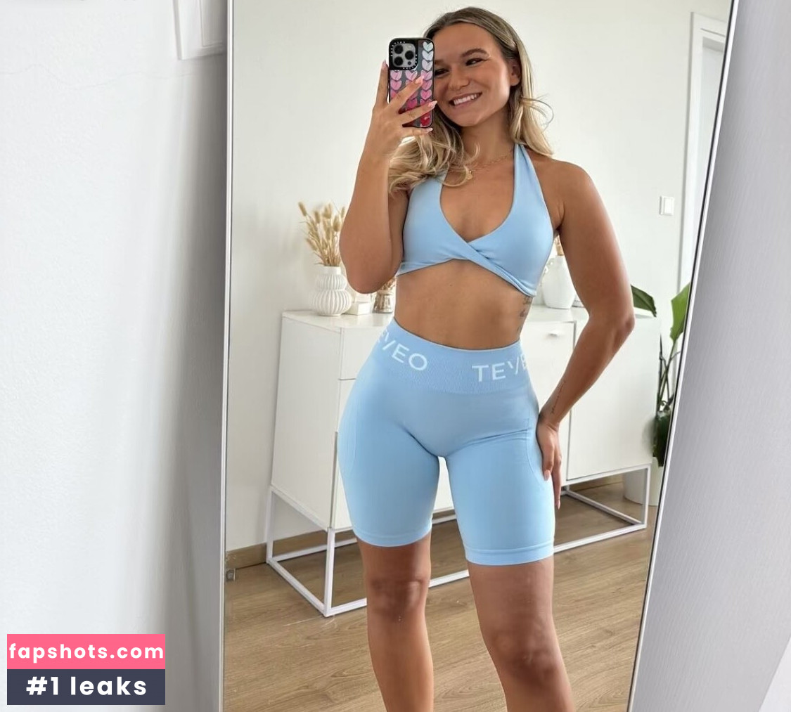 Alina Wachinger gallery photo #33