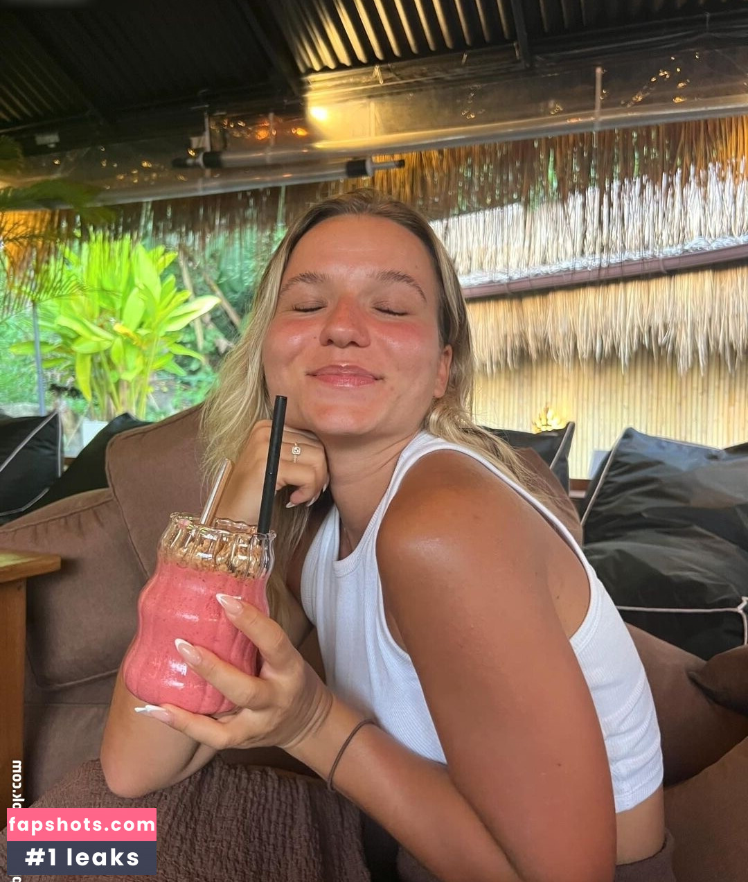 Alina Wachinger gallery photo #40