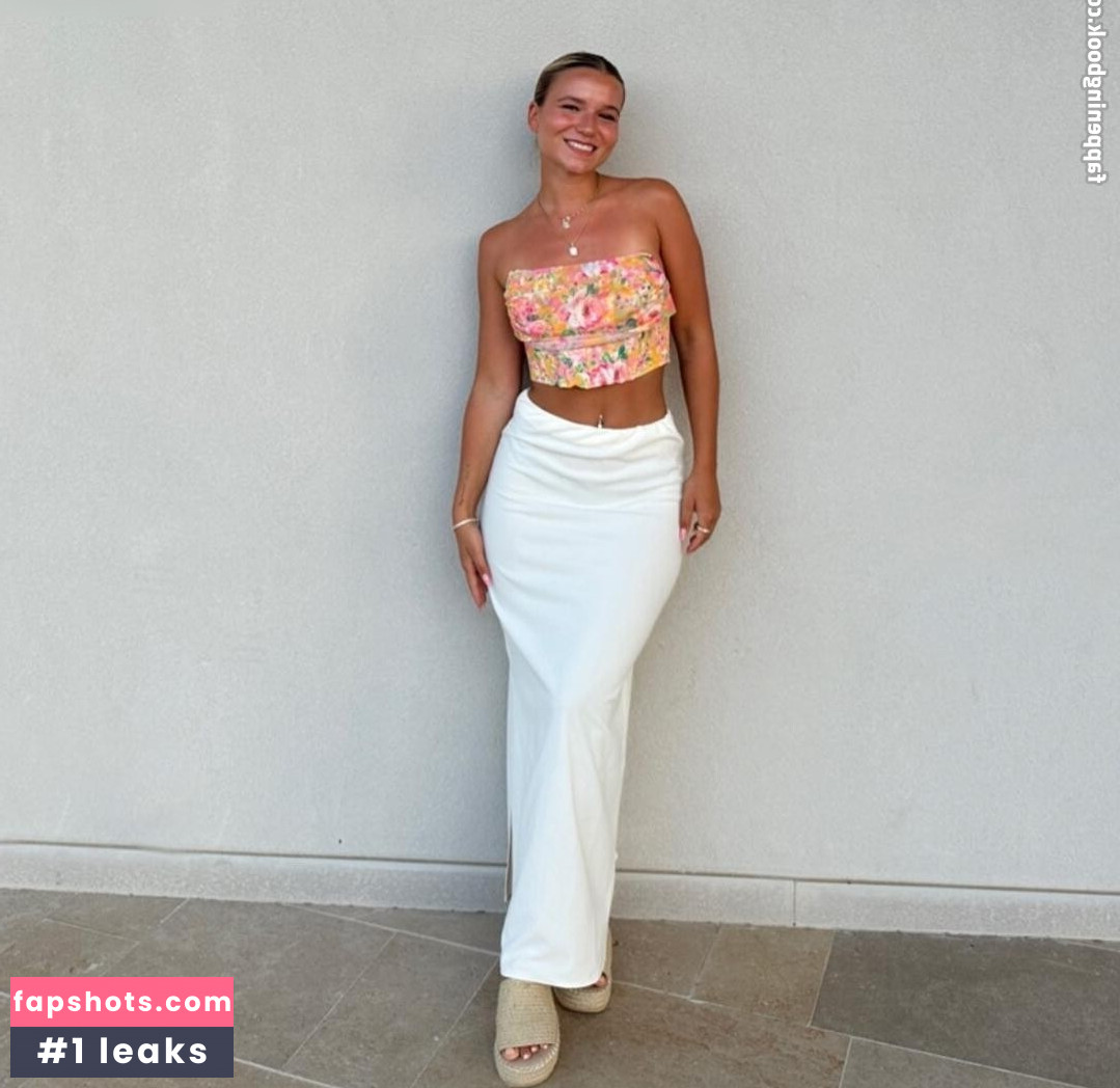 Alina Wachinger gallery photo #45