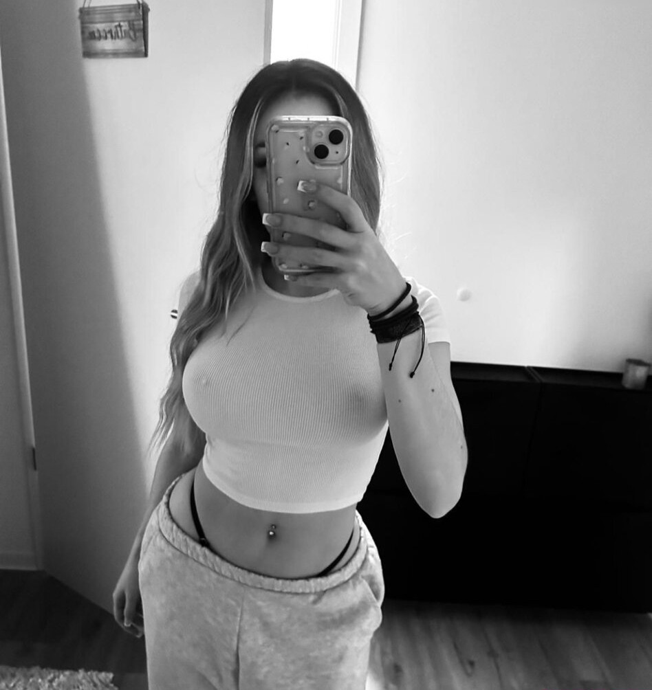 alinahrndz-1 Nude Leaks OnlyFans - Fapshots