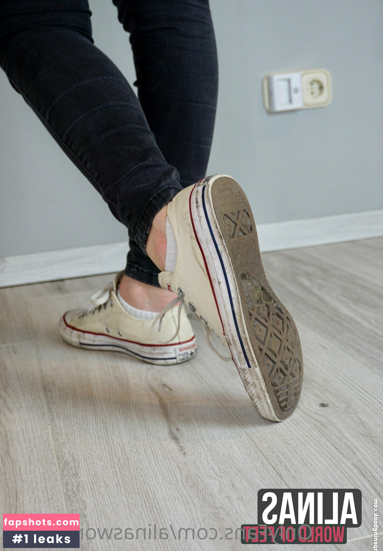 alinasworldoffeet gallery photo #10