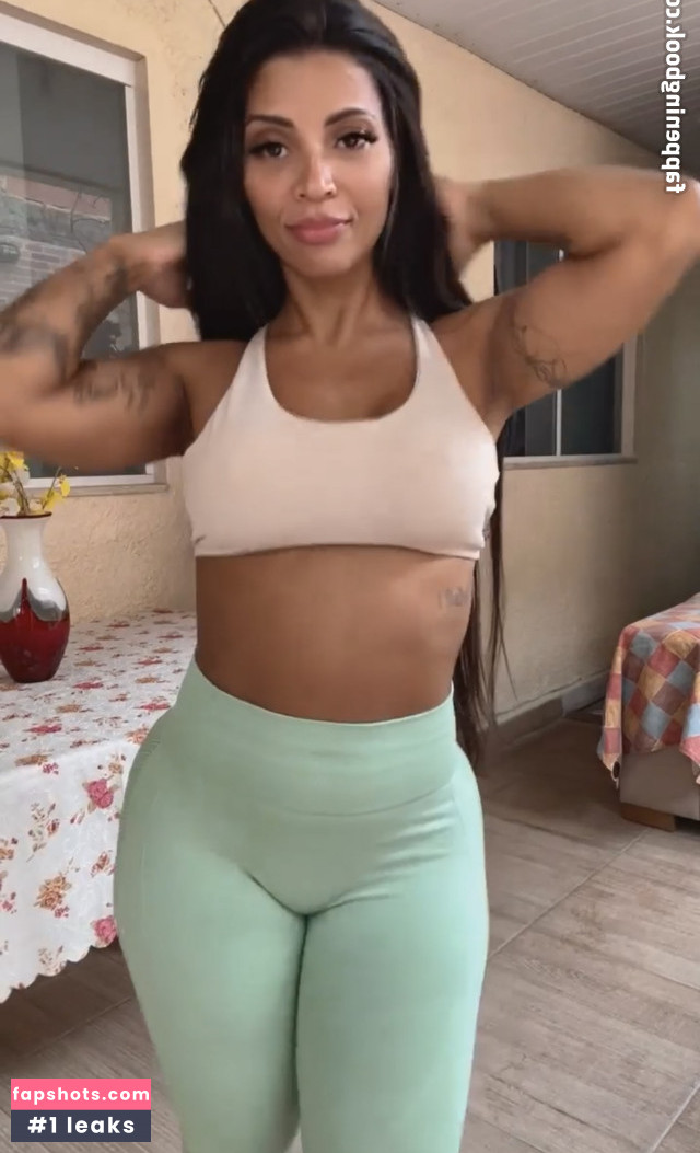 Aline Carvalho gallery photo #11