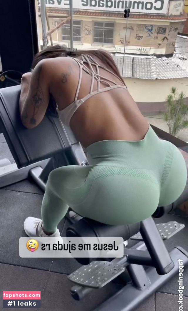 Aline Carvalho gallery photo #13