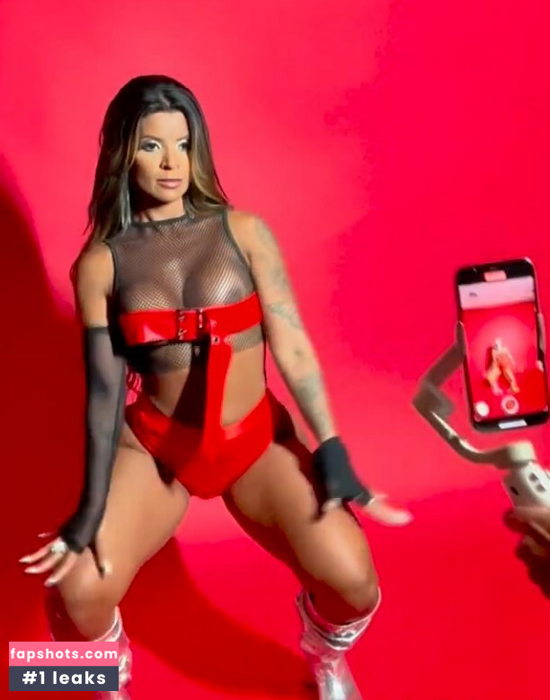 Aline Carvalho gallery photo #8