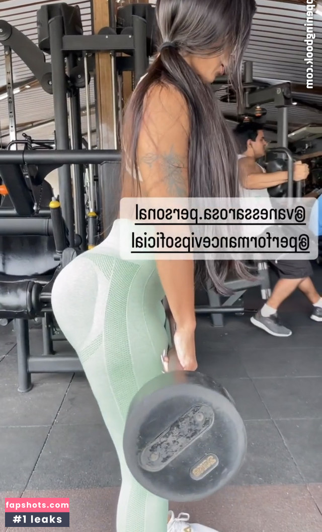 Aline Carvalho gallery photo #9