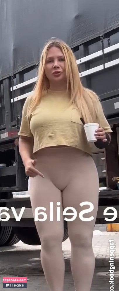 Aline Füchter Ouriques gallery photo #126