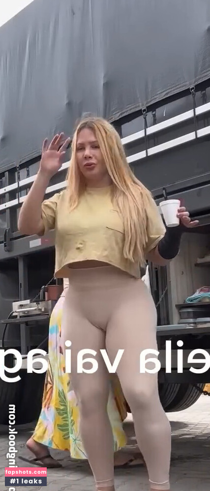 Aline Füchter Ouriques gallery photo #130