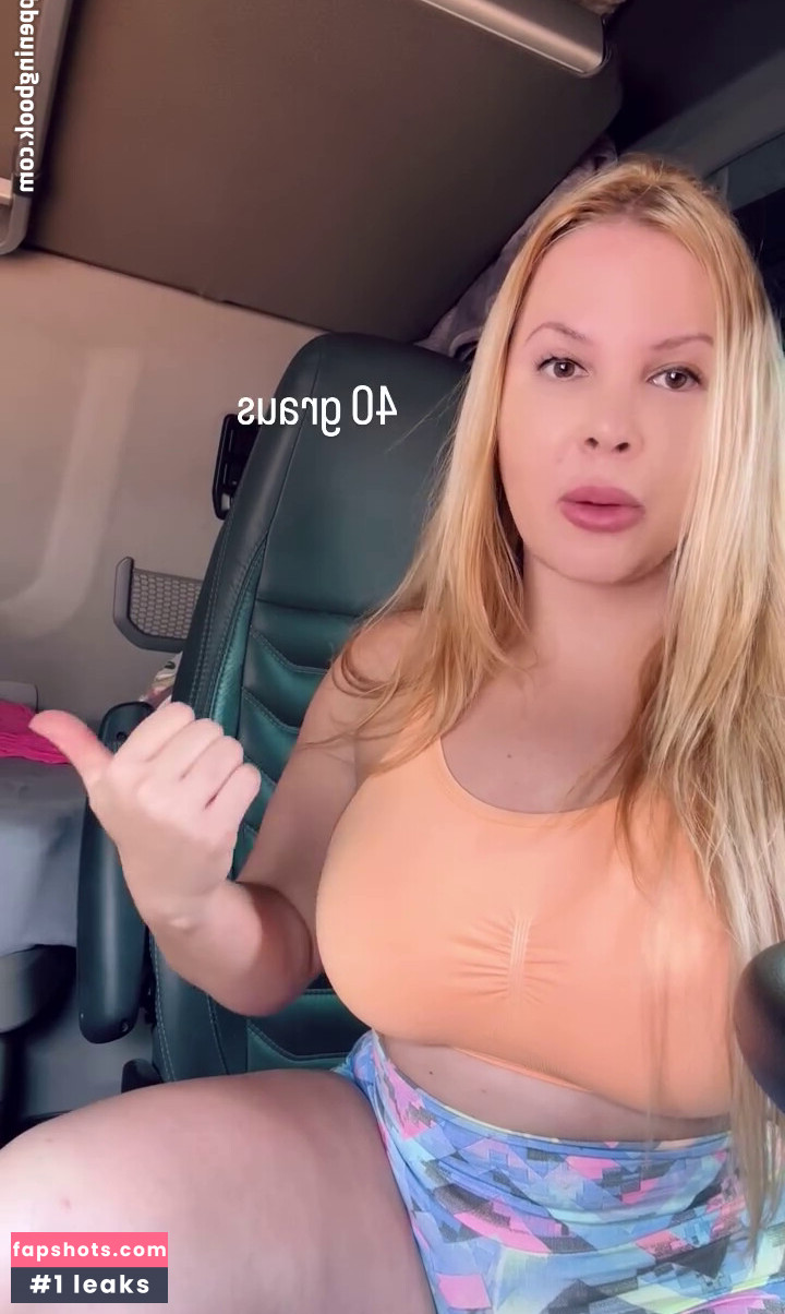 Aline Füchter Ouriques gallery photo #137