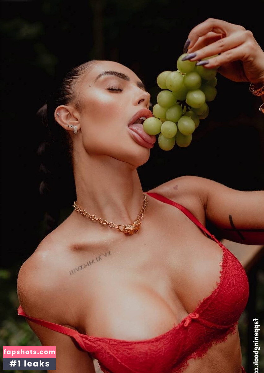 Aline Mineiro gallery photo #37