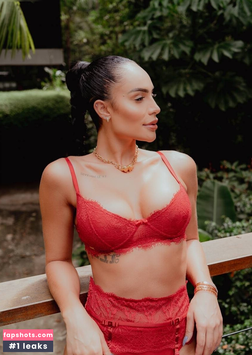 Aline Mineiro gallery photo #49