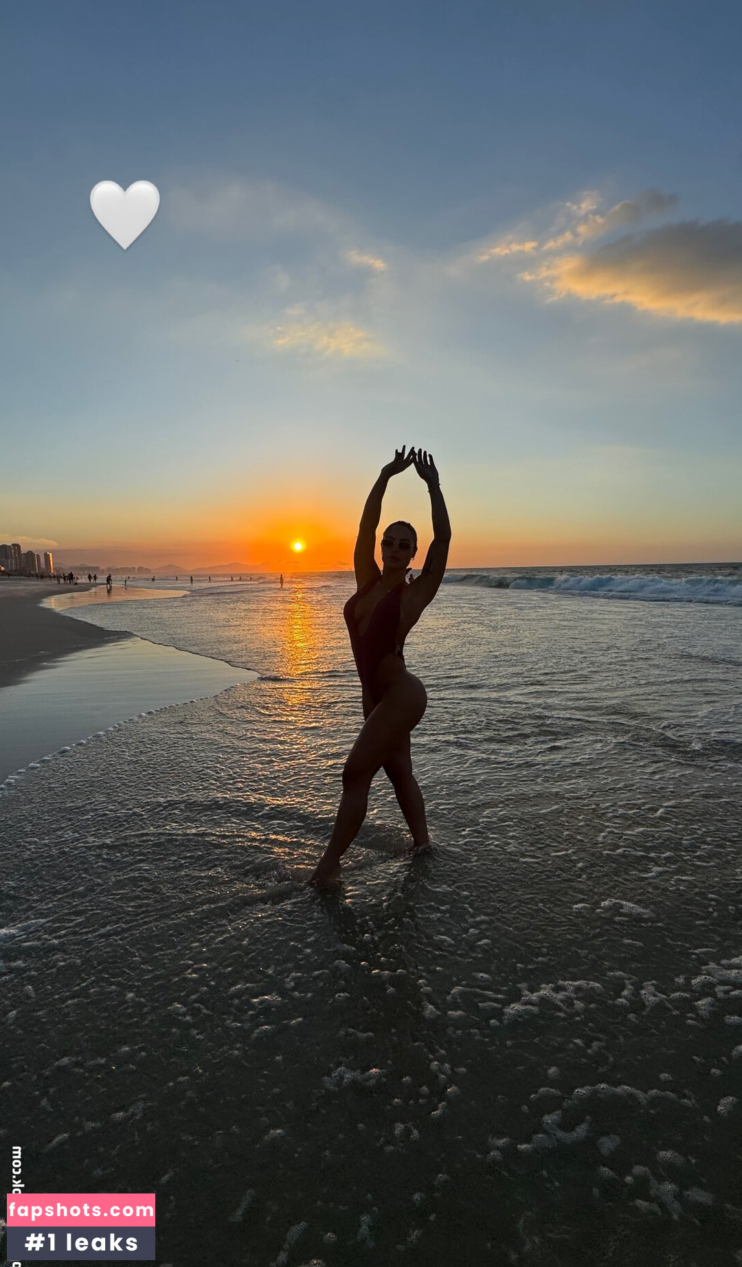 Aline Mineiro gallery photo #75