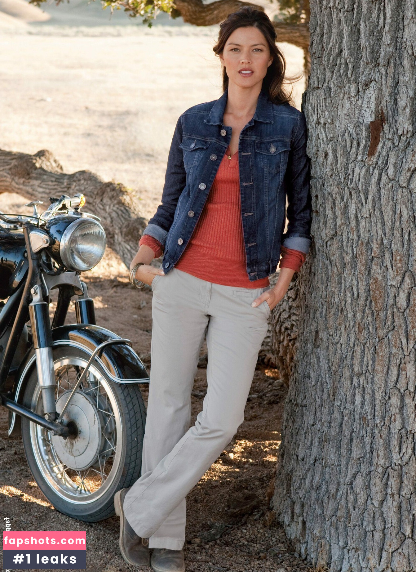 Aline Nakashima gallery photo #15