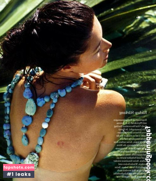 Aline Nakashima gallery photo #19