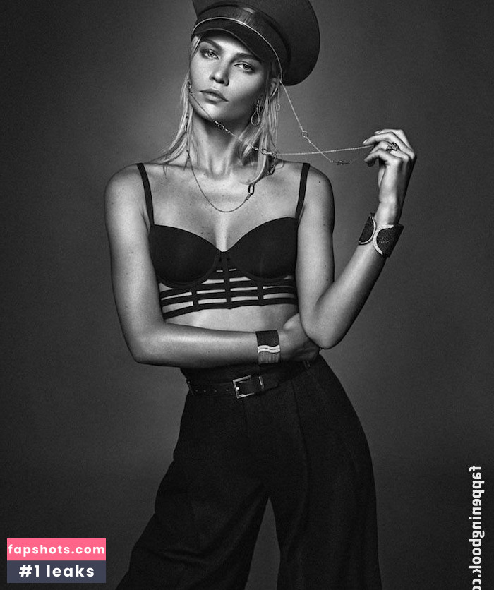 Aline Weber gallery photo #24