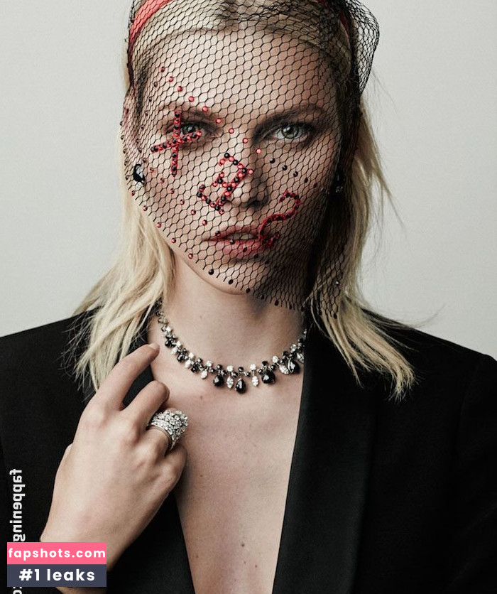 Aline Weber gallery photo #25