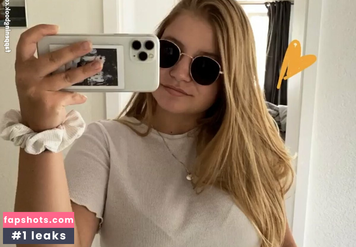 Aline Zwahlen gallery photo #14