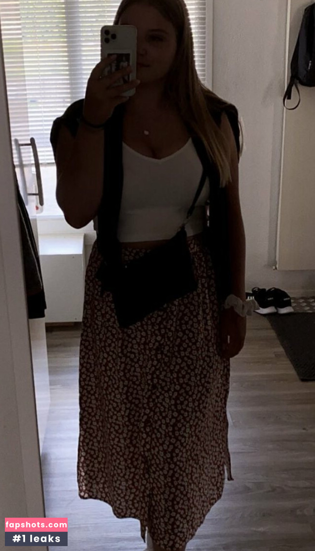 Aline Zwahlen gallery photo #19