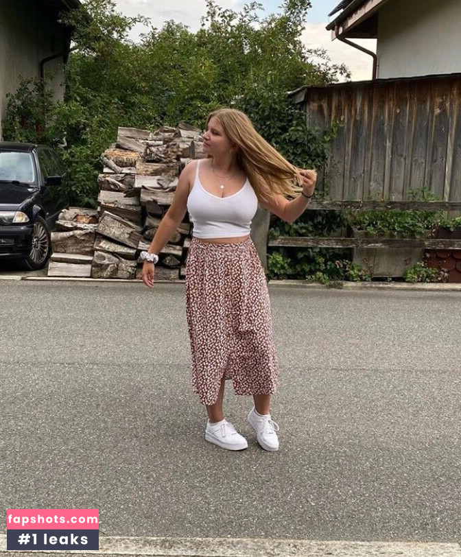 Aline Zwahlen gallery photo #20