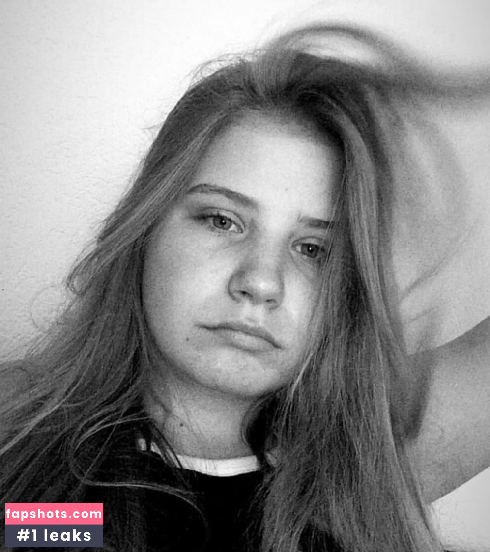 Aline Zwahlen gallery photo #23