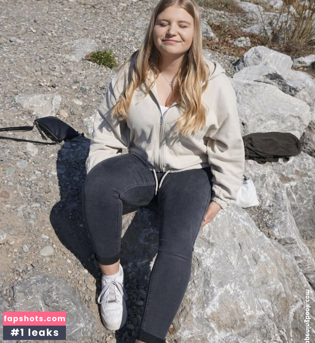 Aline Zwahlen gallery photo #30