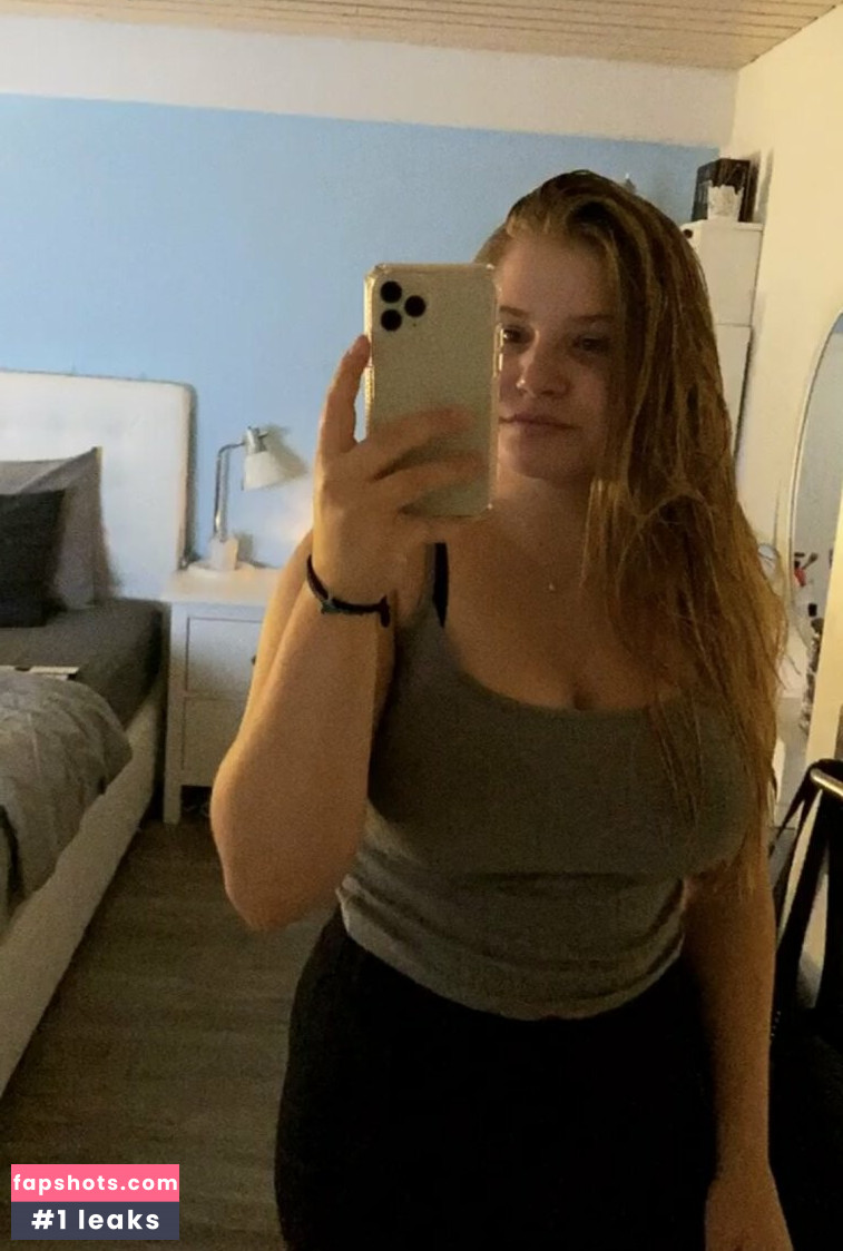 Aline Zwahlen gallery photo #33