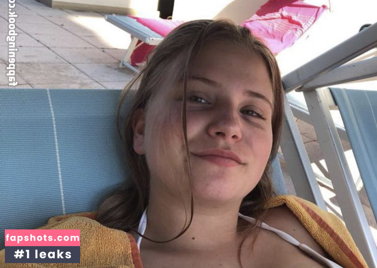 Aline Zwahlen gallery photo #36