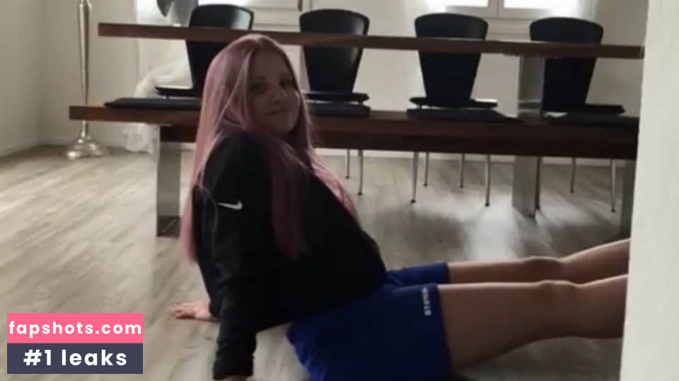 Aline Zwahlen gallery photo #41