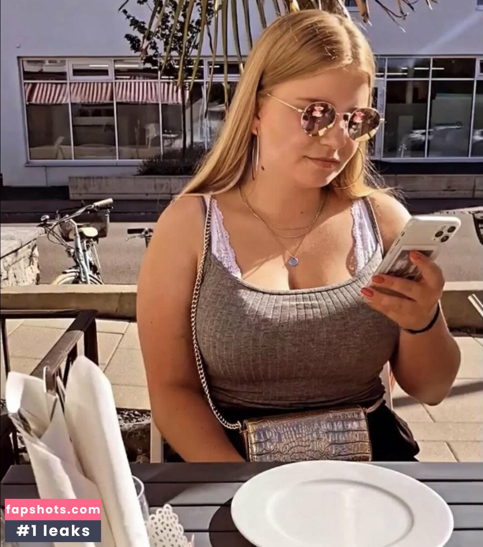 Aline Zwahlen gallery photo #10