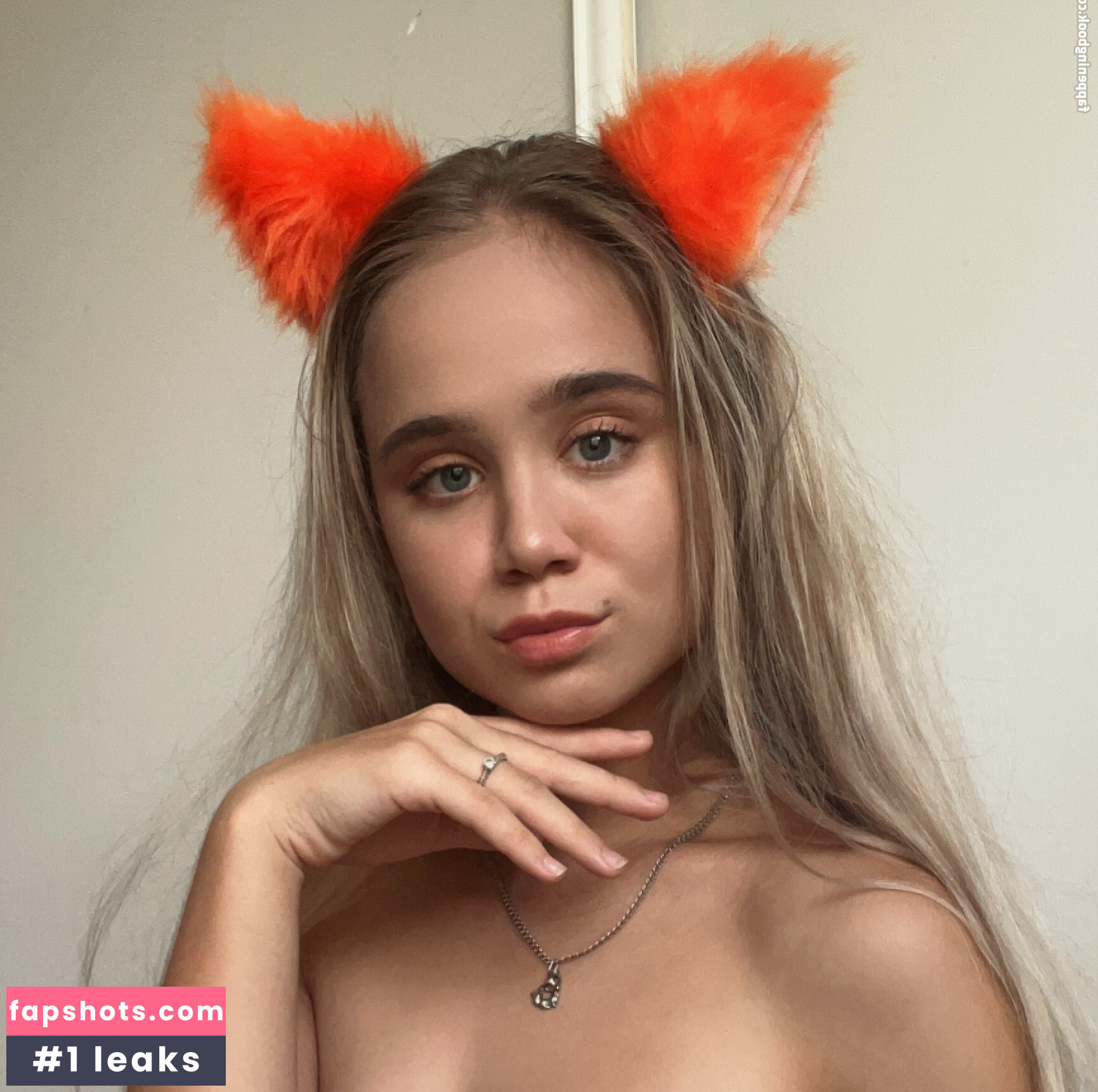 Alisa Goldfinch gallery photo #2