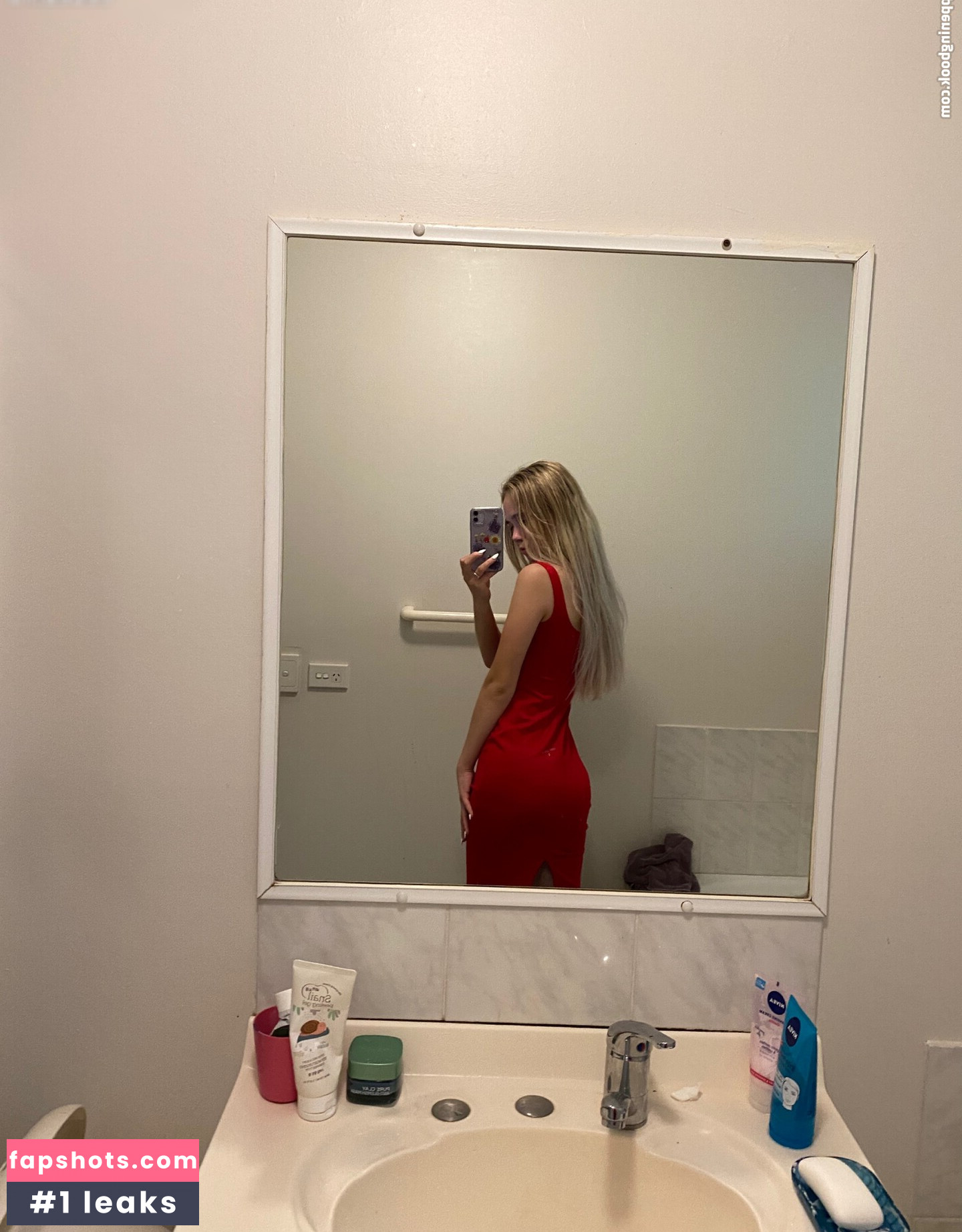 Alisa Goldfinch gallery photo #3