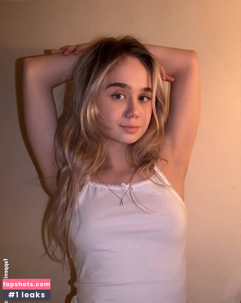 Alisa Goldfinch gallery photo #48