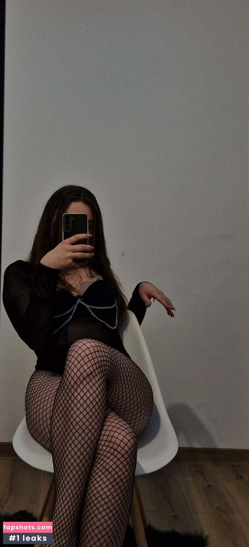 Alisa nude babe gallery