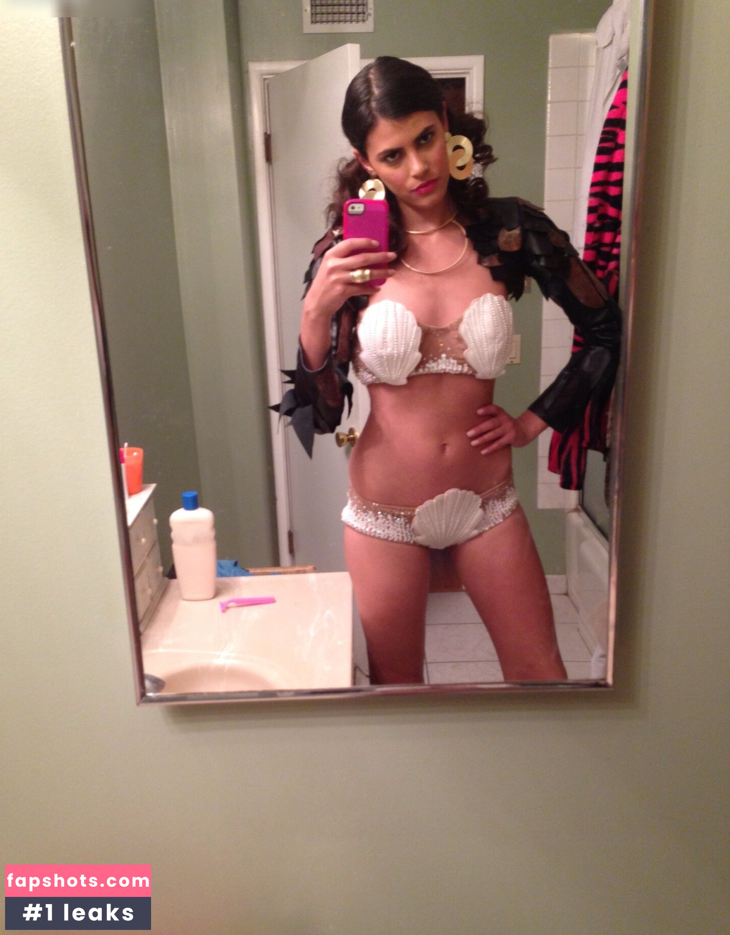 Alisar Ailabouni gallery photo #6