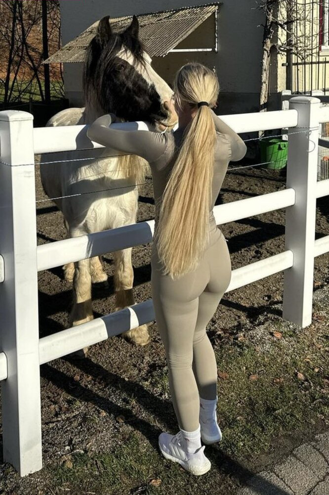 alisha-lehmann-2 gallery photo #597