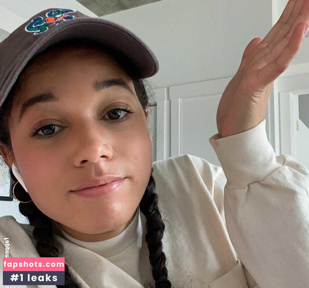 Alisha Wainwright gallery photo #20